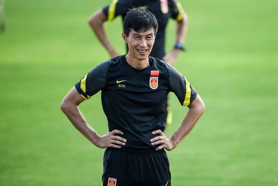 泰晤士：尤文与曼城展开谈判希望冬窗租借卡尔文-菲利普斯《泰晤士报》报道，致力于冬窗补强中场的尤文图斯已就租借卡尔文-菲利普斯，与曼城展开谈判。
